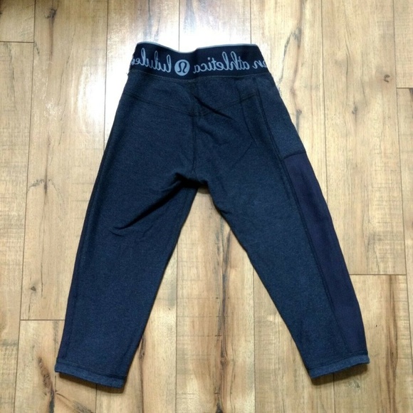 Lululemon Size 4 Reversible Inner Essence Crop Leggings 2 in 1 Navy Blue Cropped - Picture 7 of 8